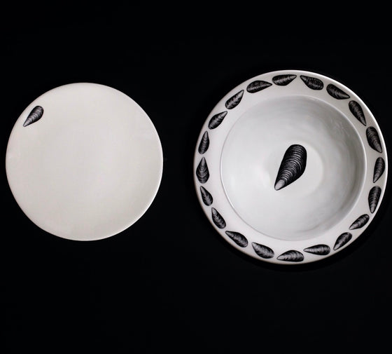 The Oceanic Collection: the 30-piece dinner set